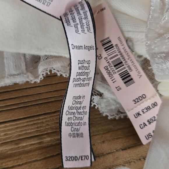 Victoria's Secret Dream Angels White Velvet and Lace Bra and Thong Set sz 32DD/S - Picture 3 of 5